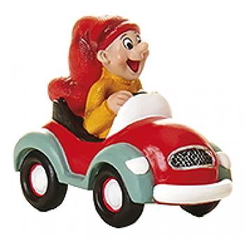 Bramming nisse kører i rød bil og gul trøje (H: 5cm) Poly